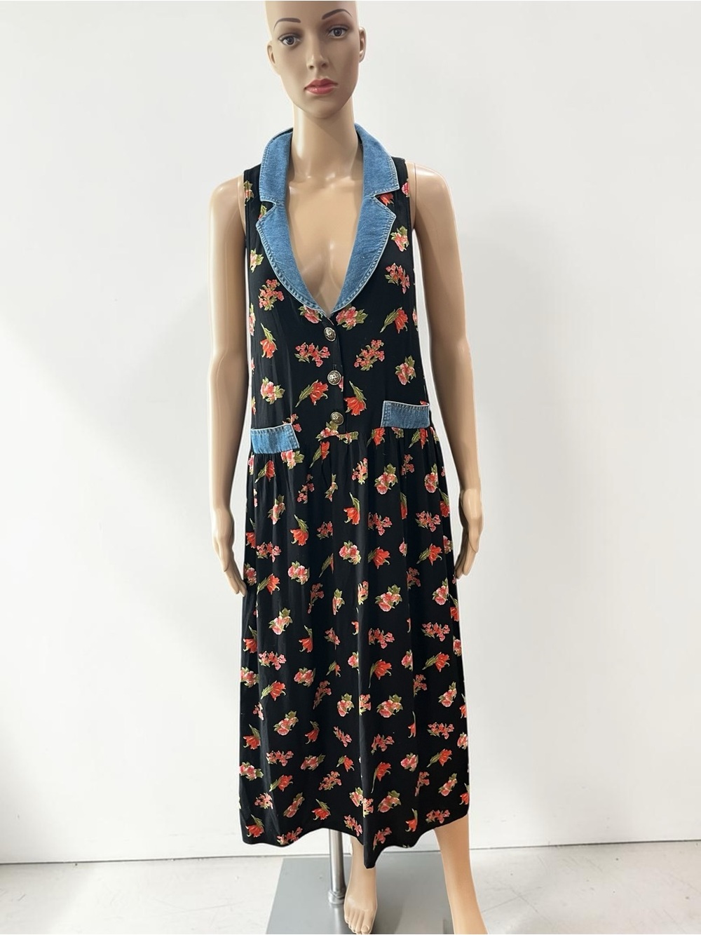 Sleeveless cottagecore Black Floral Maxi Dress with Denim Trim vintage 90’s